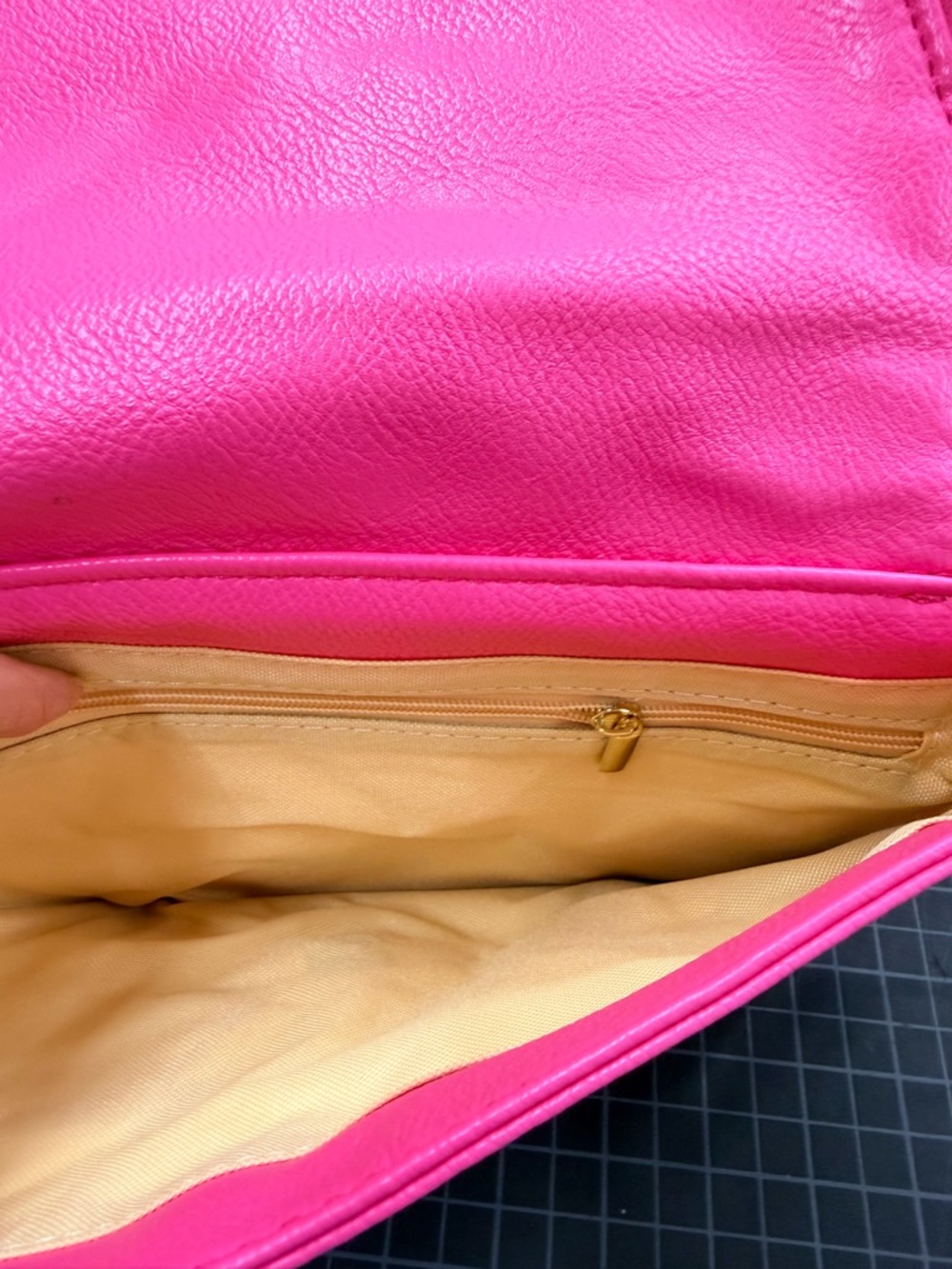 NWT Ruffle-Trim Hot Pink Viv and Lou Crossbody Chloe Bag - Picture 9 of 9